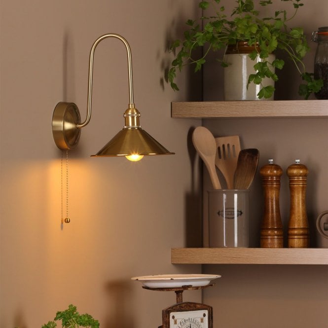 där lighting Hadano Brass Curved Arm Wall Light